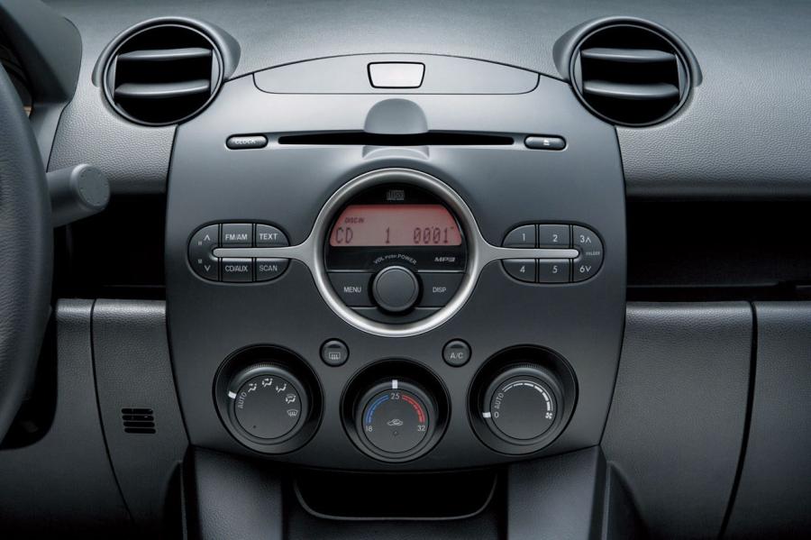  Mazda2 Sedan 2008 года  (фото 2 из 18)
